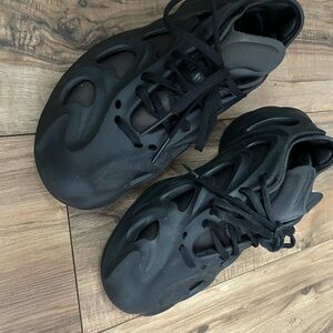 Adidas adifoam sneakers great condition size 6